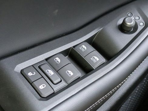 New 2025 Jeep Grand Cherokee Altitude image 21