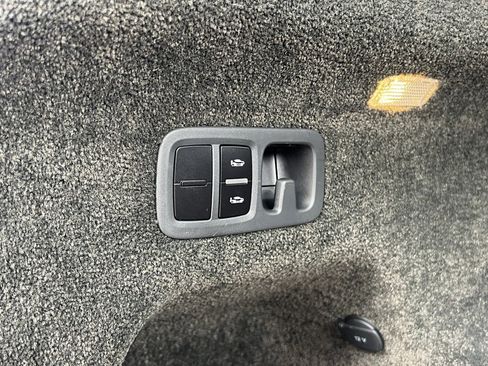 Certified 2022 Bentley Bentayga image 24