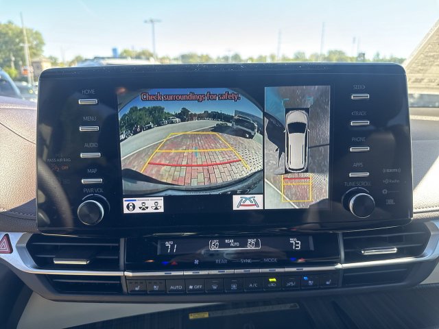 Used 2023 Toyota Sienna Platinum FWD image 18