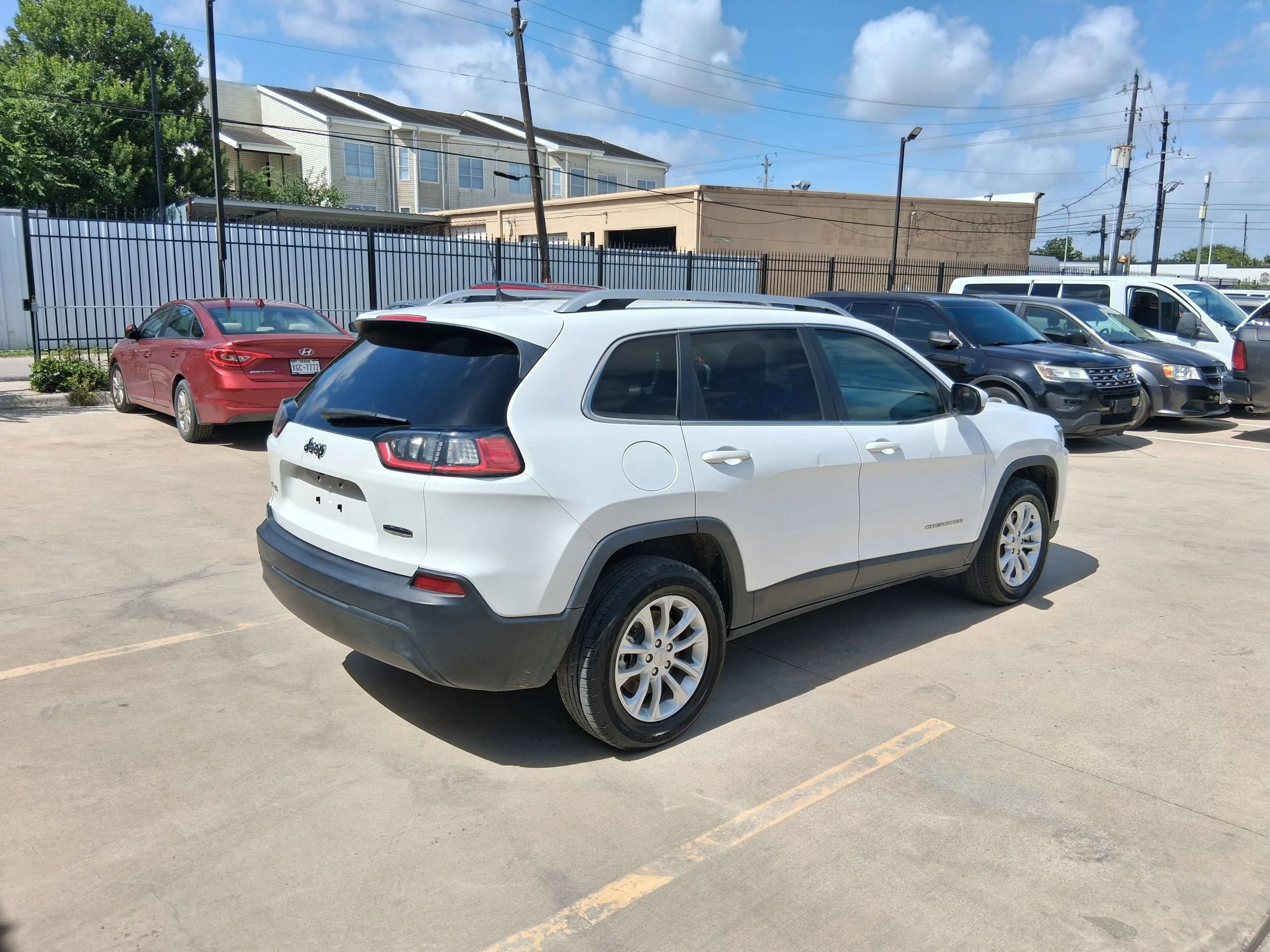 Used 2019 Jeep Cherokee Latitude w/ Popular Appearance Group AWD/4WD image 10