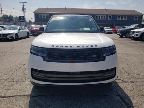 Used 2025 Land Rover Range Rover SE AWD/4WD image 3