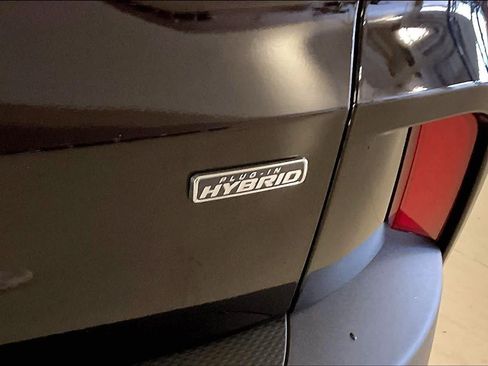 Used 2025 Ford Escape SE w/ PHEV Premium Package FWD image 9