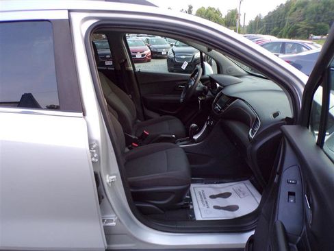 Used 2017 Chevrolet Trax LT image 22
