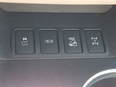 Used 2017 Toyota Highlander XLE w/ Carpet Mat Package AWD/4WD image 29