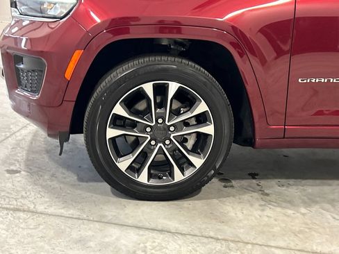 Used 2023 Jeep Grand Cherokee L Overland w/ Advanced Protech Group III AWD/4WD image 11