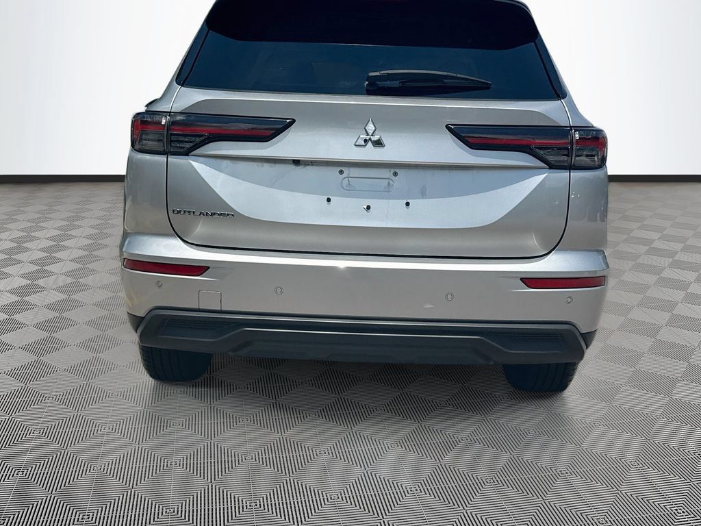 Used 2025 Mitsubishi Outlander ES FWD image 7