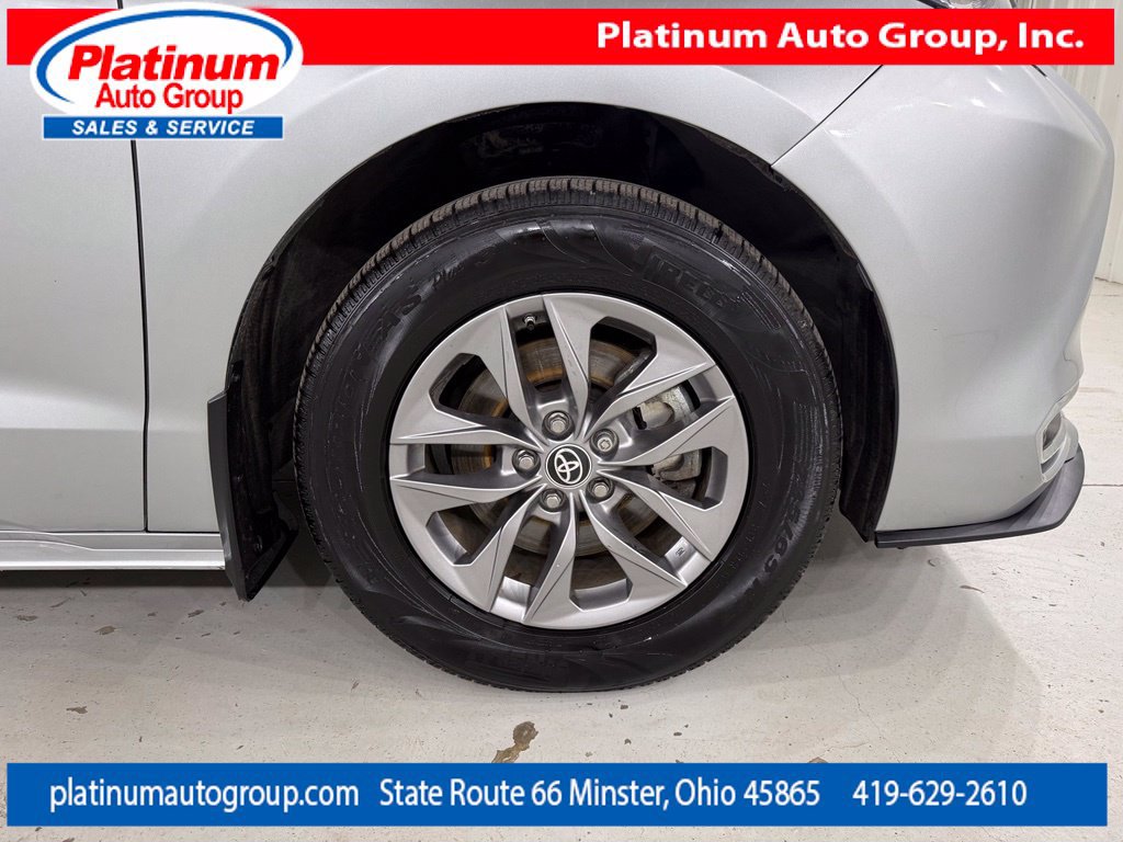 Used 2023 Toyota Sienna XLE AWD/4WD image 59