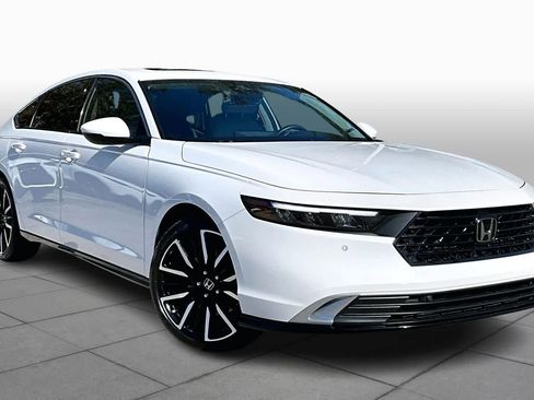 Used 2023 Honda Accord Touring image 2