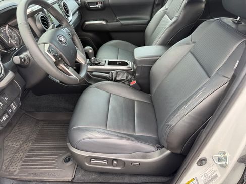 Used 2023 Toyota Tacoma Limited w/ Nightshade Package AWD/4WD image 10