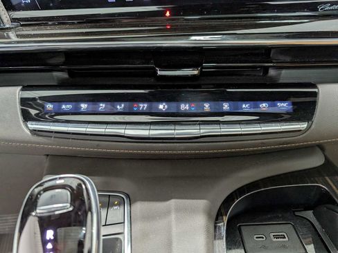 Used 2023 Cadillac Escalade Premium Luxury image 36