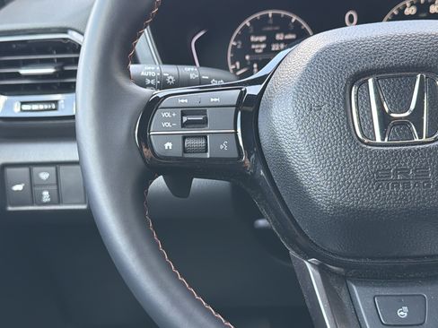 Used 2025 Honda Pilot TrailSport image 18