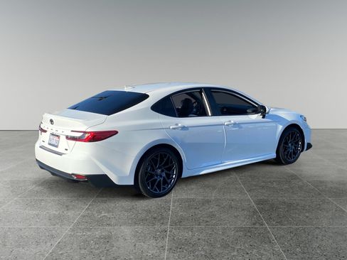 Used 2025 Toyota Camry SE FWD image 5