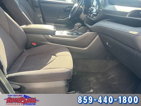 Used 2024 Toyota Highlander XLE image 19