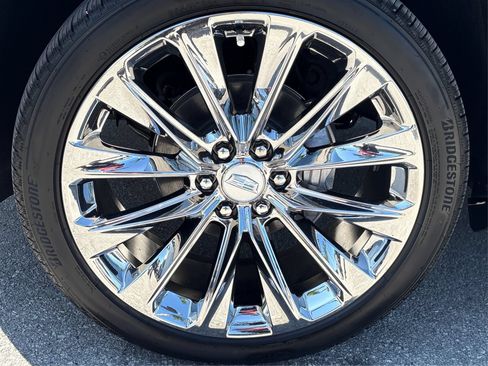 New 2026 Cadillac Escalade Luxury w/ LPO, Radiant Package AWD/4WD image 13