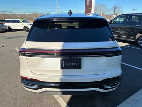 Certified 2024 Lincoln Nautilus Reserve w/ Equipment Group 202A image 4