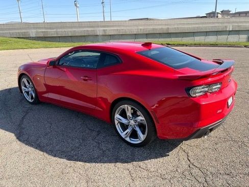 Used 2019 Chevrolet Camaro SS RWD image 4