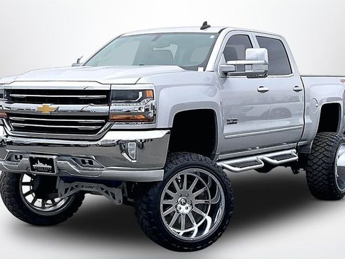 Used 2018 Chevrolet Silverado 1500 LT w/ Texas Edition image 3