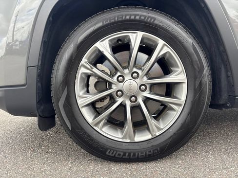 Used 2020 Jeep Cherokee Latitude Plus FWD image 9