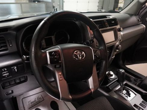 Used 2017 Toyota 4Runner SR5 AWD/4WD image 13