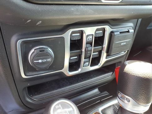 Used 2025 Jeep Wrangler Unlimited Sahara AWD/4WD image 8