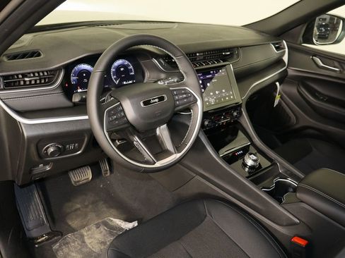 New 2025 Jeep Grand Cherokee Laredo image 27