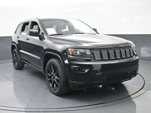 Used 2020 Jeep Grand Cherokee Altitude RWD image 9