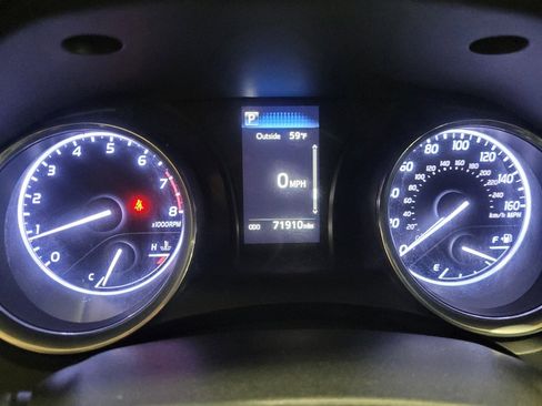 Used 2018 Toyota Camry LE image 23