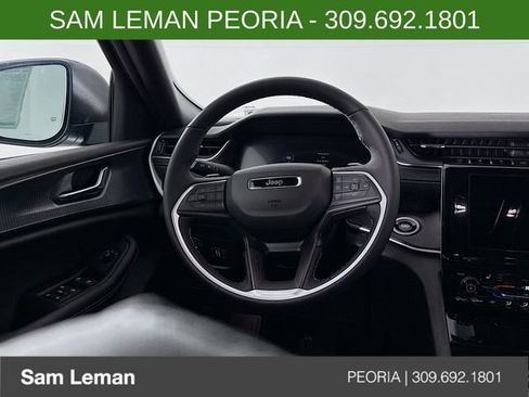 New 2025 Jeep Grand Cherokee L Laredo image 11