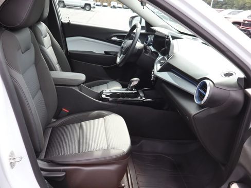 Used 2024 Chevrolet Trax LT w/ Driver Confidence Package FWD image 24