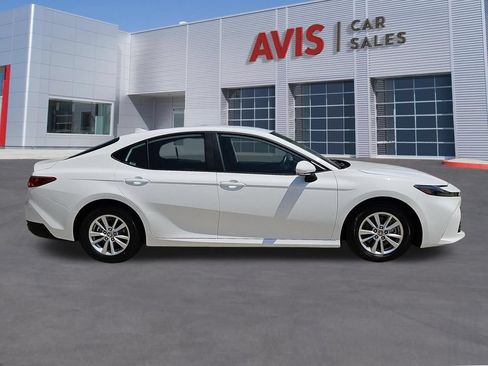 Used 2025 Toyota Camry LE FWD image 5