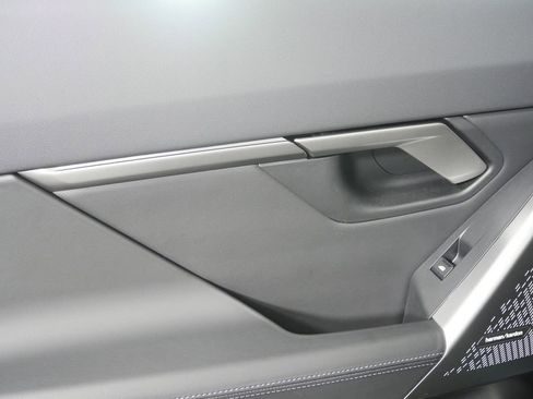 Certified 2025 BMW 530i image 15