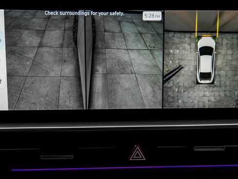 Used 2024 Hyundai Ioniq 6 Limited image 32