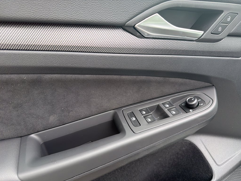 New 2026 Volkswagen GTI SE FWD image 9