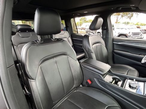 Used 2025 Jeep Grand Cherokee L Limited w/ Luxury Tech Group II image 48