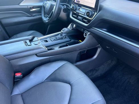Used 2025 Toyota Grand Highlander XLE image 18