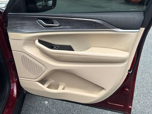 Used 2023 Jeep Grand Cherokee L Limited RWD image 14