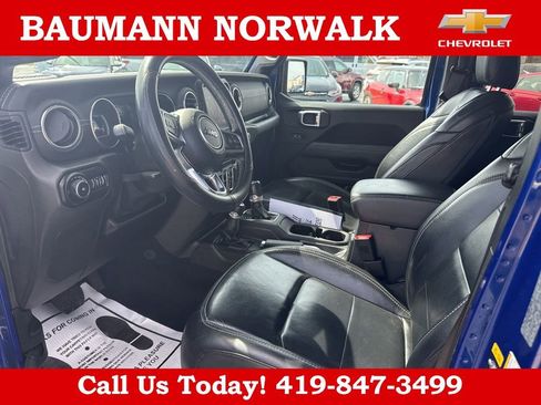 Used 2020 Jeep Wrangler Unlimited Sahara AWD/4WD image 9