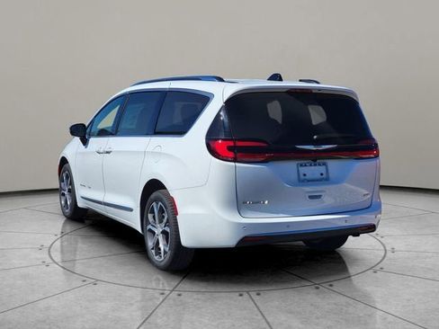 New 2026 Chrysler Pacifica Pinnacle AWD/4WD image 10