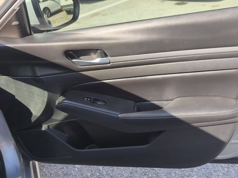 Used 2022 Nissan Altima 2.5 SV image 25