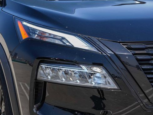 Used 2023 Nissan Rogue SV w/ SV Premium B Package FWD image 4