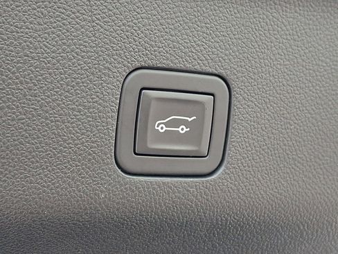 Certified 2025 Cadillac Escalade ESV Sport Platinum w/ LPO, Floor Liner Package AWD/4WD image 25