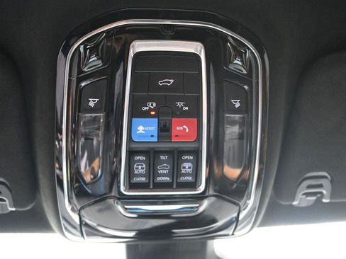 Used 2024 Jeep Grand Wagoneer Series III image 35