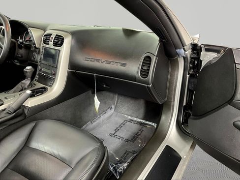 Used 2005 Chevrolet Corvette Coupe w/ Preferred Equipment Group RWD image 26