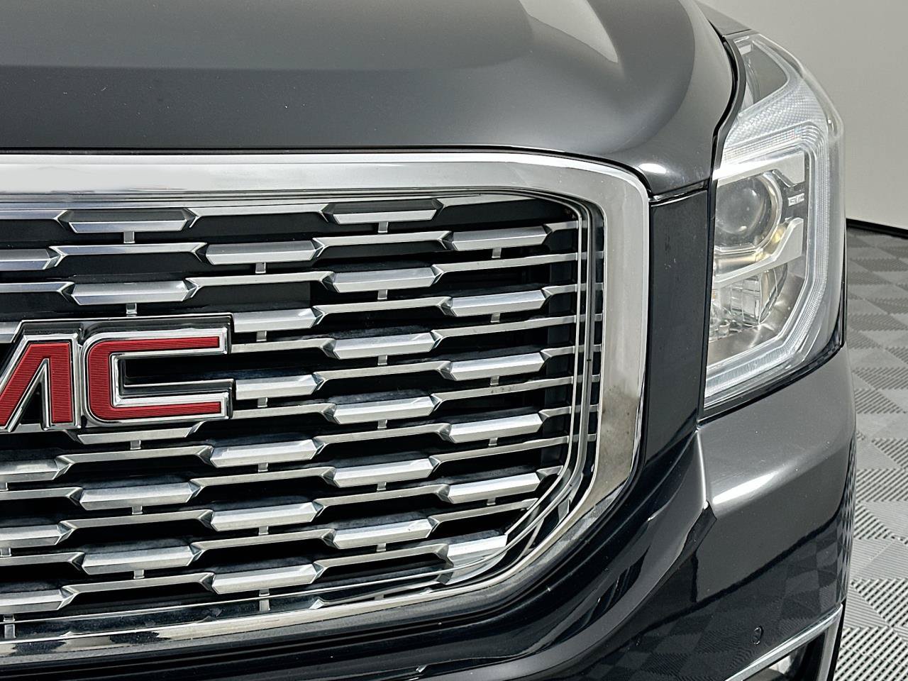 Used 2019 GMC Yukon Denali AWD/4WD image 4