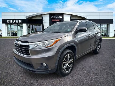 Used 2016 Toyota Highlander XLE image 1