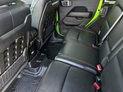 Used 2018 Jeep Wrangler Unlimited Rubicon AWD/4WD image 12