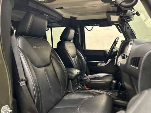 Used 2016 Jeep Wrangler Unlimited Sahara w/ Dual Top Group AWD/4WD image 12