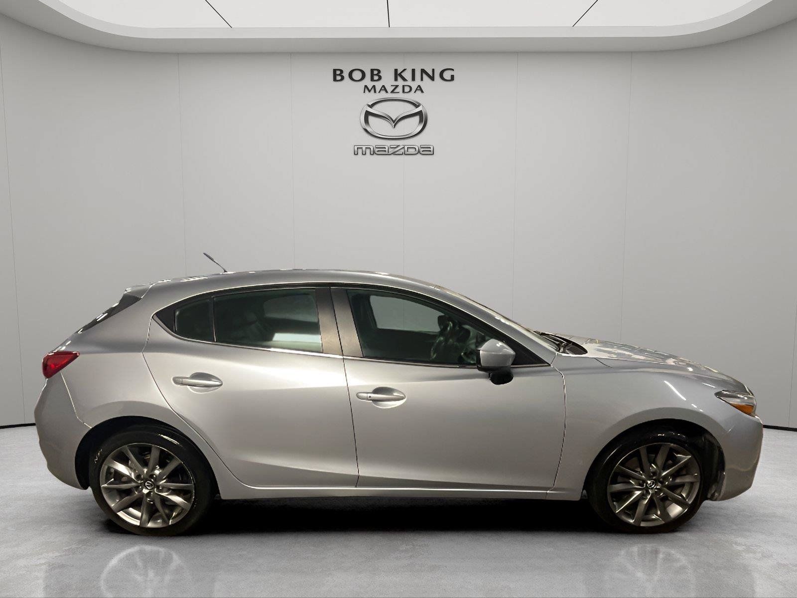 Used 2018 MAZDA MAZDA3 Touring FWD image 6