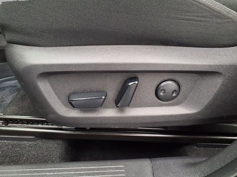 Certified 2025 Nissan Rogue SV image 23