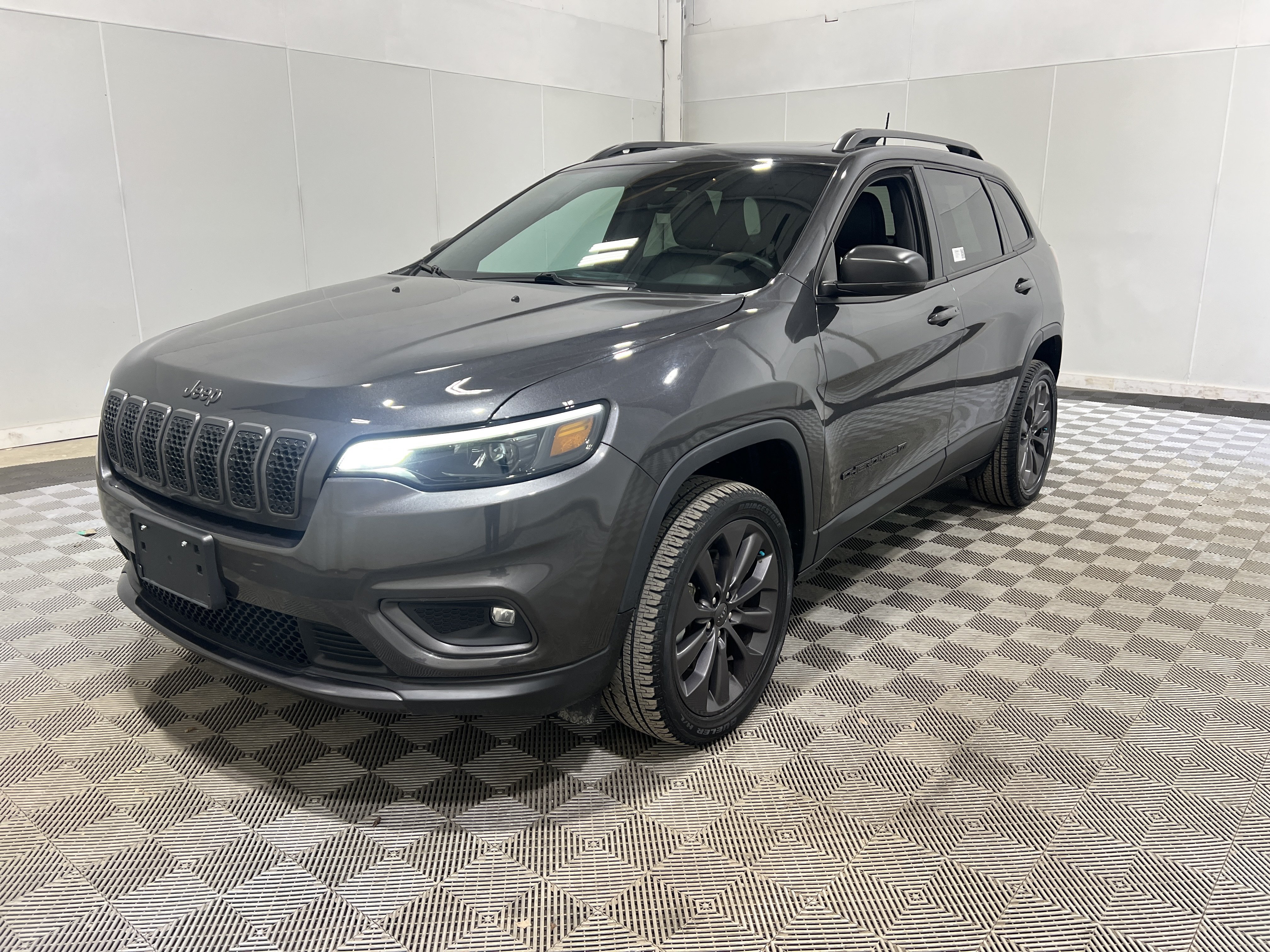Used 2021 Jeep Cherokee Latitude AWD/4WD image 1